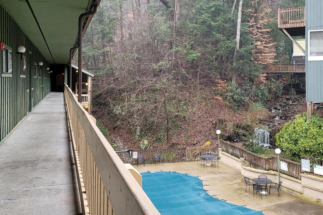 Вилла Hiker'S Hideaway Гатлинбург Экстерьер фото